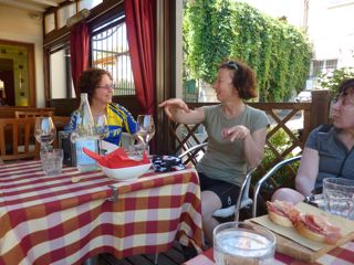 bicycle tours italy mid ride snack